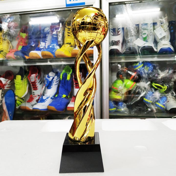 anh-chup-cup-qua-dia-cau-vang