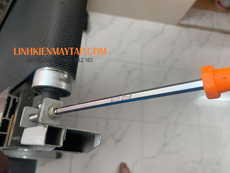 cách căng băng tải máy chạy bộ