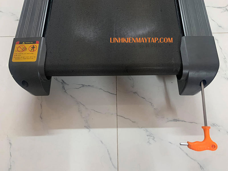 điều chỉnh băng tải máy chạy bộ