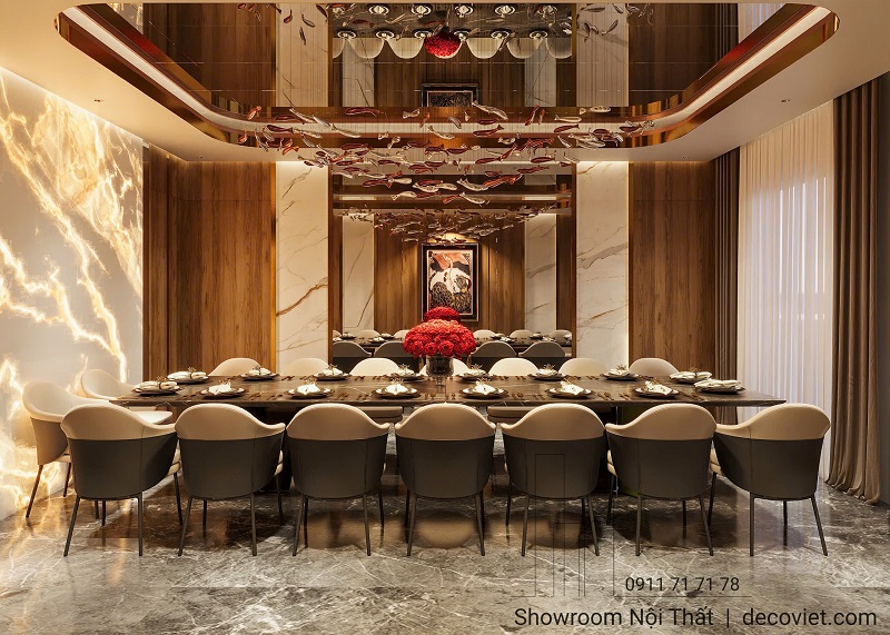 Không gian phòng tiệc VIP rộng rãi với bàn dài 28 ghế sang trọng