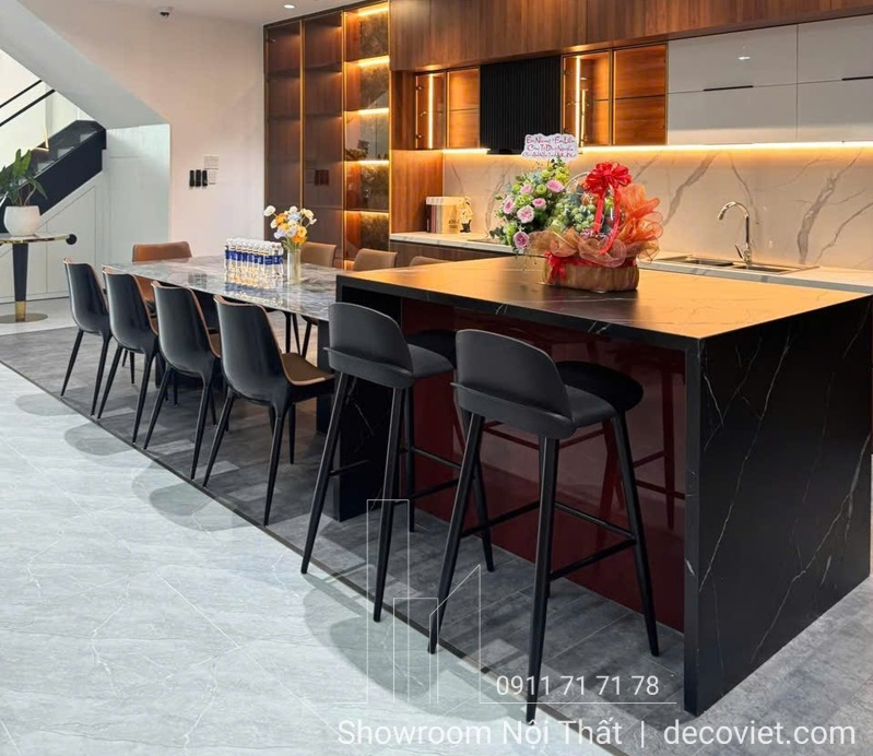 Không gian tủ bếp – bàn ăn – quầy bar đẹp tại cửa hàng nội thất Bình Dương