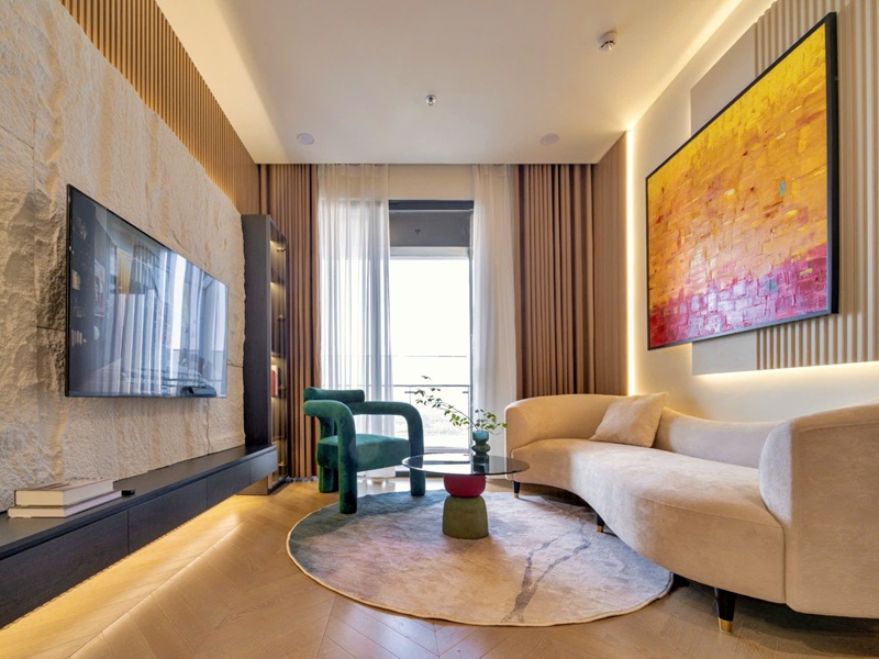 ủ kệ TV âm tường gọn gàng, giúp phòng khách luôn ngăn nắp.