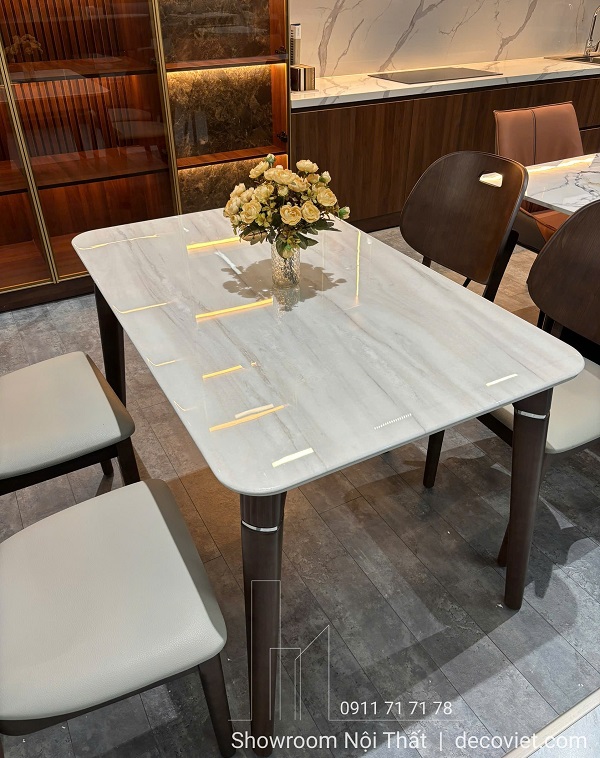 Bộ bàn ghế ăn chân gỗ 4 ghế sang trọng tại showroom