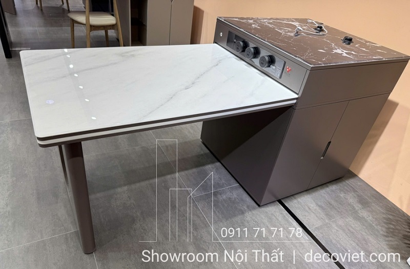 Một chiếc bàn – hai công năng, vừa là đảo bếp tiện nghi, vừa là bàn ăn sang trọng và hiện đại.