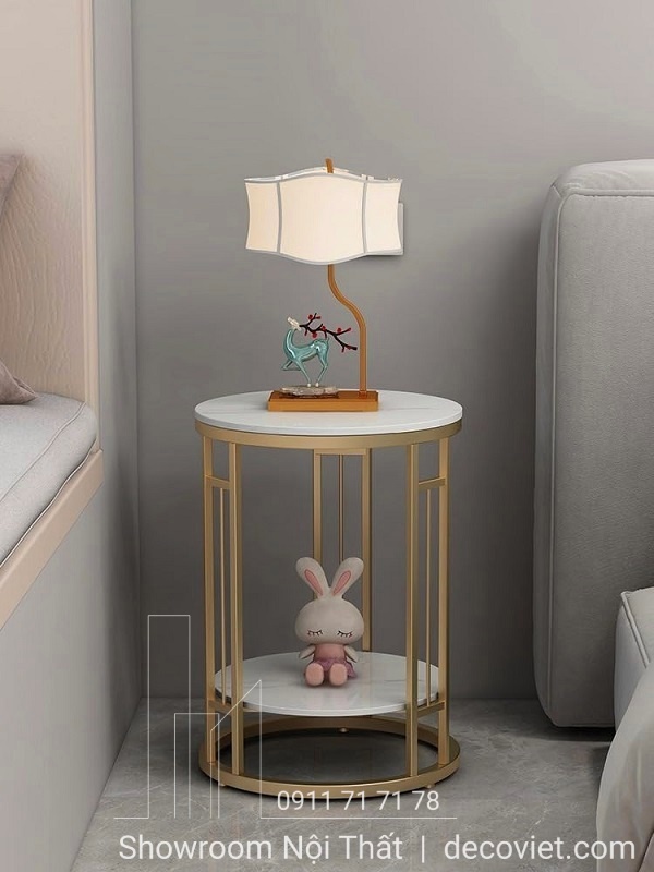 Bàn Decor Đẹp Giá Rẻ 1233S nổi bật với khung chân mạ vàng tinh tế, mang đến vẻ đẹp hiện đại và đẳng cấp cho mọi không gian