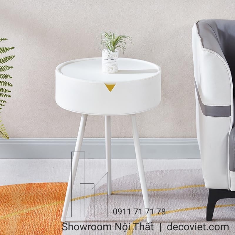 Bàn Tab Phòng Khách Đẹp 1219S sở hữu kiểu dáng tròn mềm mại, kết hợp cùng 3 chân trụ thanh mảnh tạo cảm giác nhẹ nhàng nhưng vẫn vững chắc