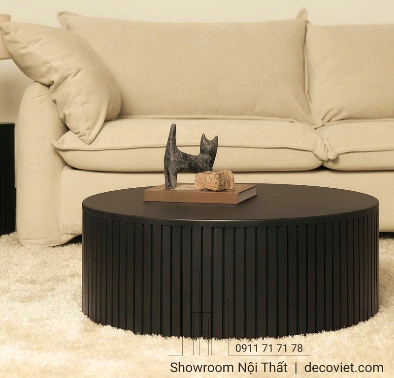 Cận cảnh chi tiết bàn trà gỗ tròn 442S với đường rãnh dọc tinh xảo và bề mặt mịn bóng