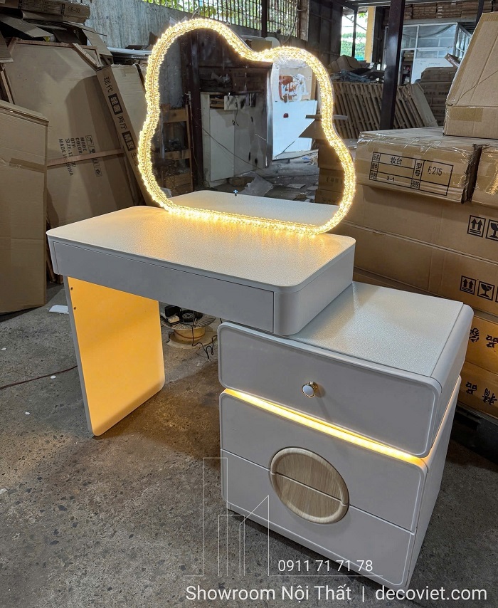 Mẫu bàn phấn trang điểm 149S ngăn kéo tiện lợi kèm ghế đôn đồng bộ