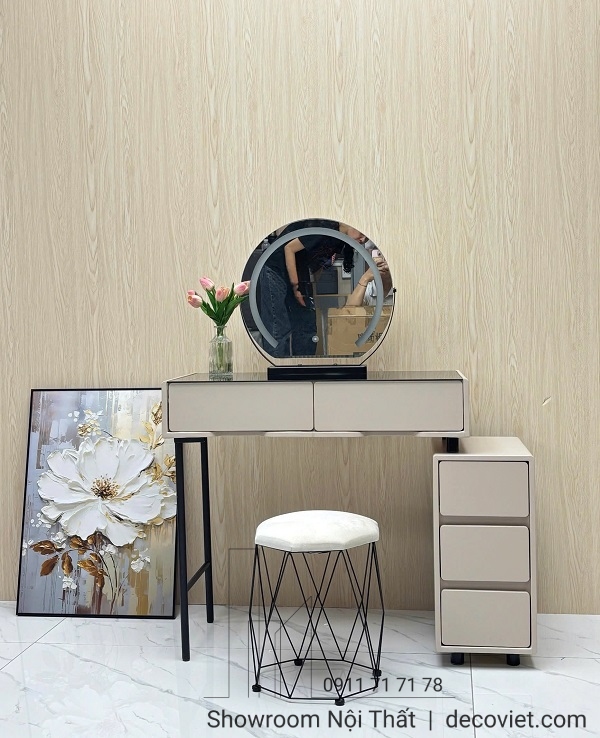 Bàn trang điểm nhỏ gọn kèm gương tròn và hộc kéo tiện lợi