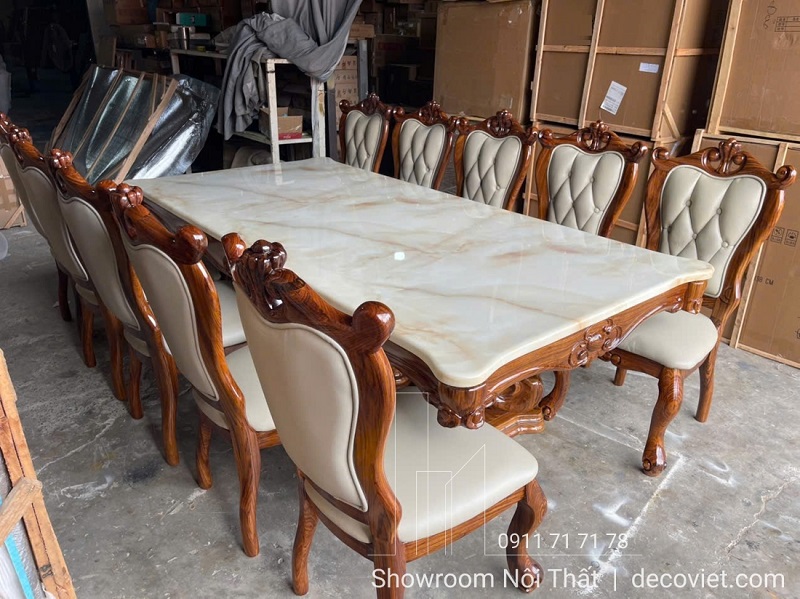 Bàn ăn DecoViet thiết kế tân cổ điển, chất liệu gỗ mun và da bò thật bền đẹp
