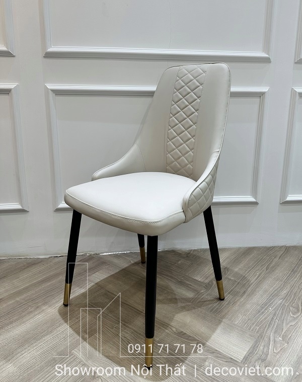 Ghế ăn bọc da êm ái, chất da mềm mịn, thoải mái khi ngồi