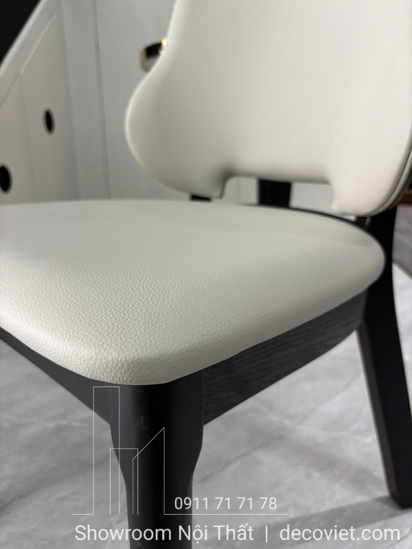 Ghế ăn DecoViet chất liệu gỗ veneer và da bền đẹp