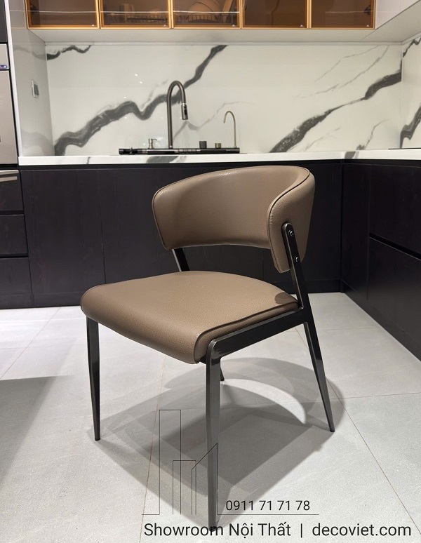 ghế bàn ăn bọc da 570S cao cấp tại showroom Nội Thất DecoViet