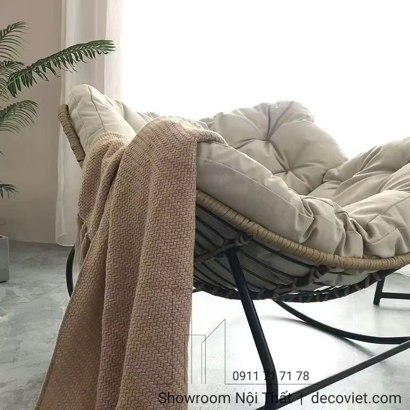 ghế bập bênh chân sắt đan mây