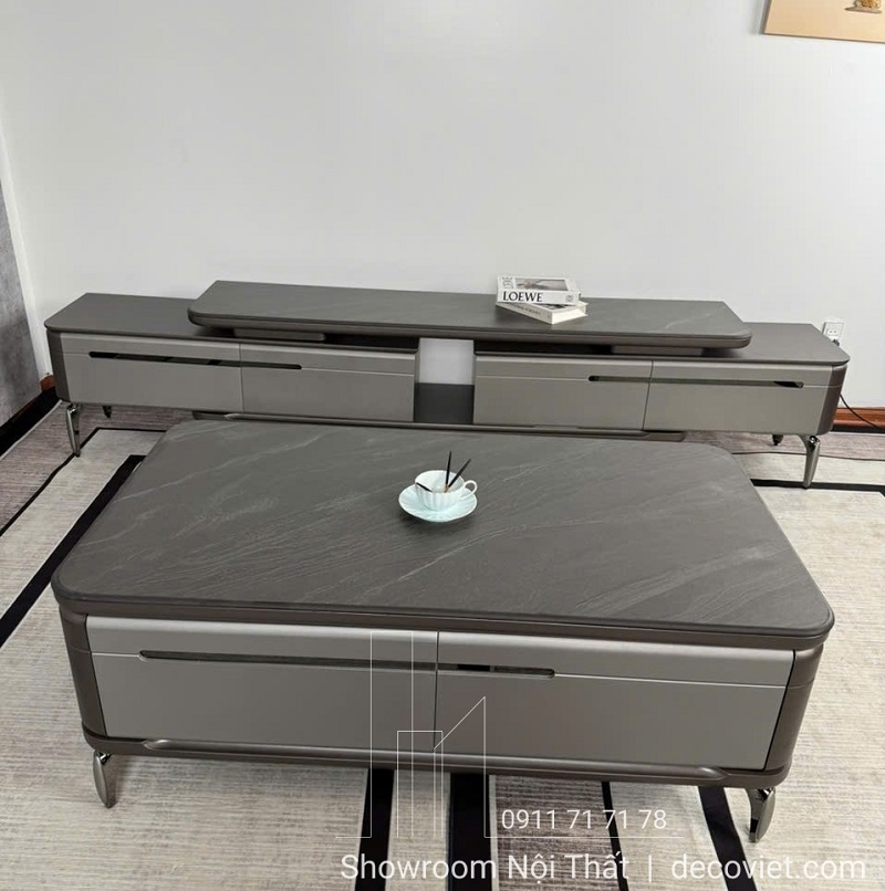 Thiết kế kệ tivi tối giản, tinh tế, là điểm nhấn trong phòng khách.