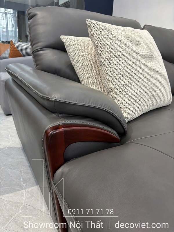 Sofa da 1020T với đường may sắc sảo, hoàn thiện tỉ mỉ
