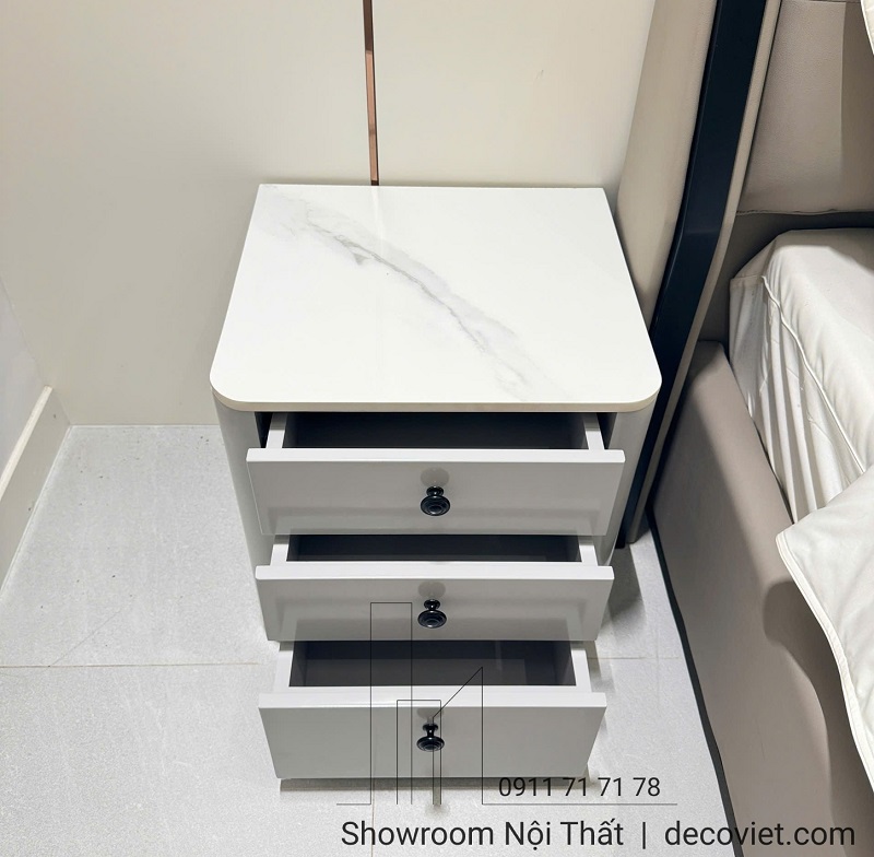 Thiết kế bo cong mềm mại hai bên thân tủ đầu giường giúp tăng tính an toàn