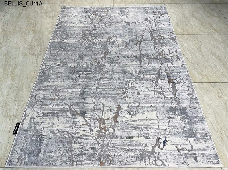 Thảm trải sàn sợi ngắn với thiết kế họa tiết loang màu sang trọng, phù hợp nhiều không gian sống.