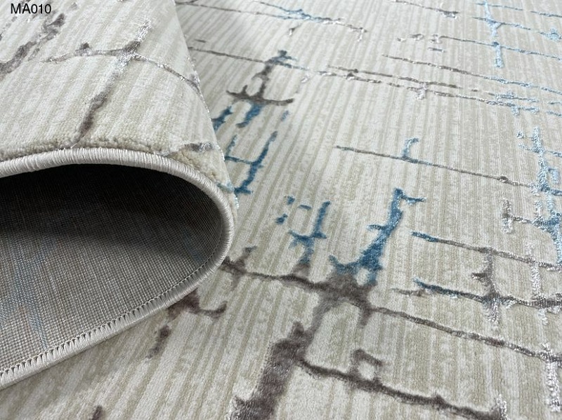 Bề mặt thảm trang trí phòng khách mềm mại, dệt chắc chắn, tạo cảm giác êm ái khi sử dụng.