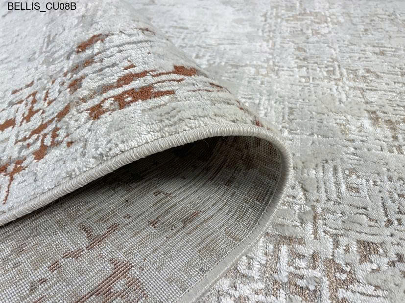 Bề mặt thảm trang trí họa tiết trừu tượng, phù hợp phong cách Bắc Âu và tối giản.