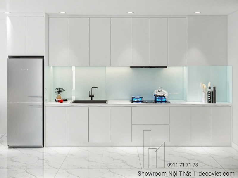 tủ bếp chữ I tone trắng phù hợp với tổng thể thiết kế căn hộ
