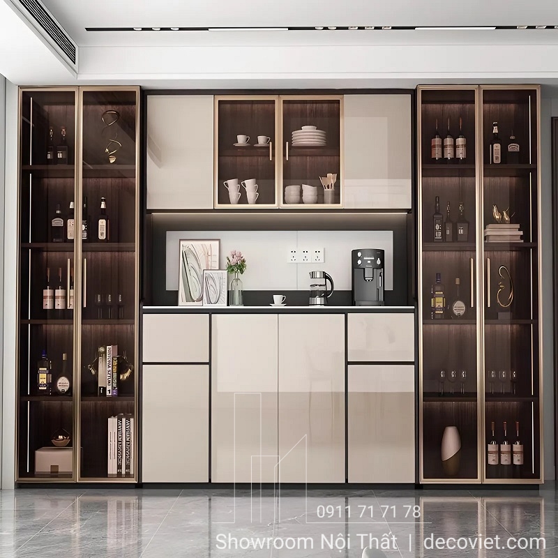 Không gian bếp thêm đẳng cấp với tủ rượu gỗ âm tường hiện đại