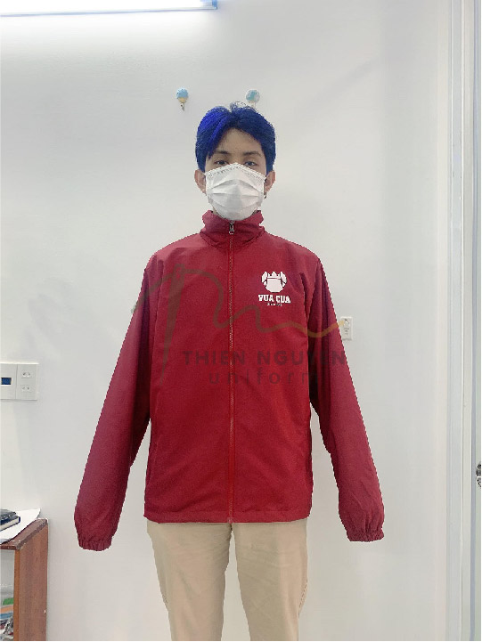 ban giao ao khoac gio vua cua