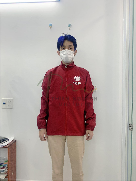 ban giao ao khoac gio vua cua