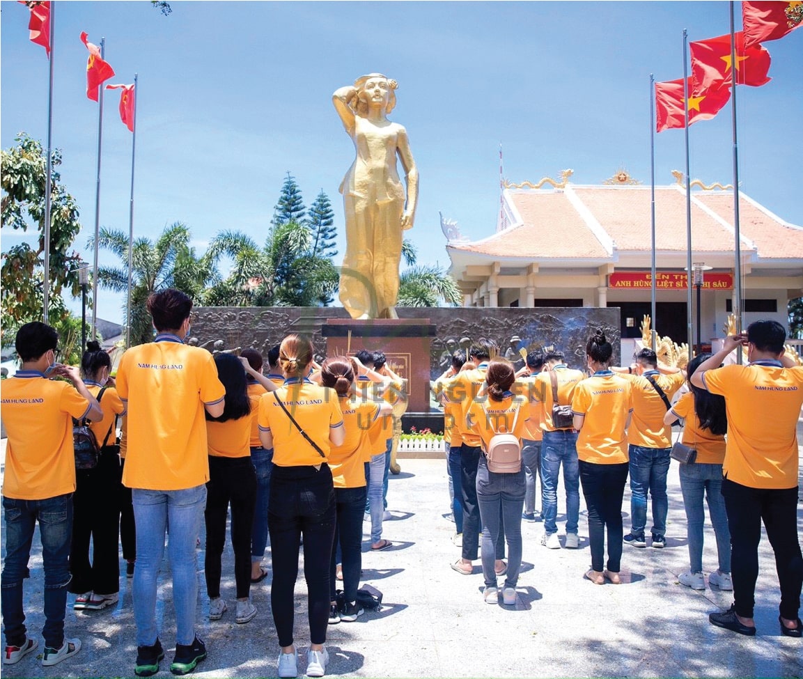 bàn giao đồng phục công sở