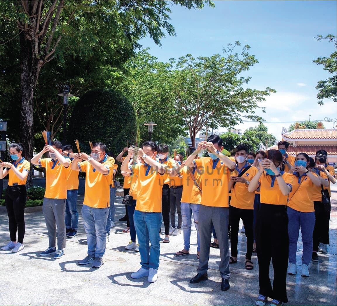 bàn giao đồng phục công sở