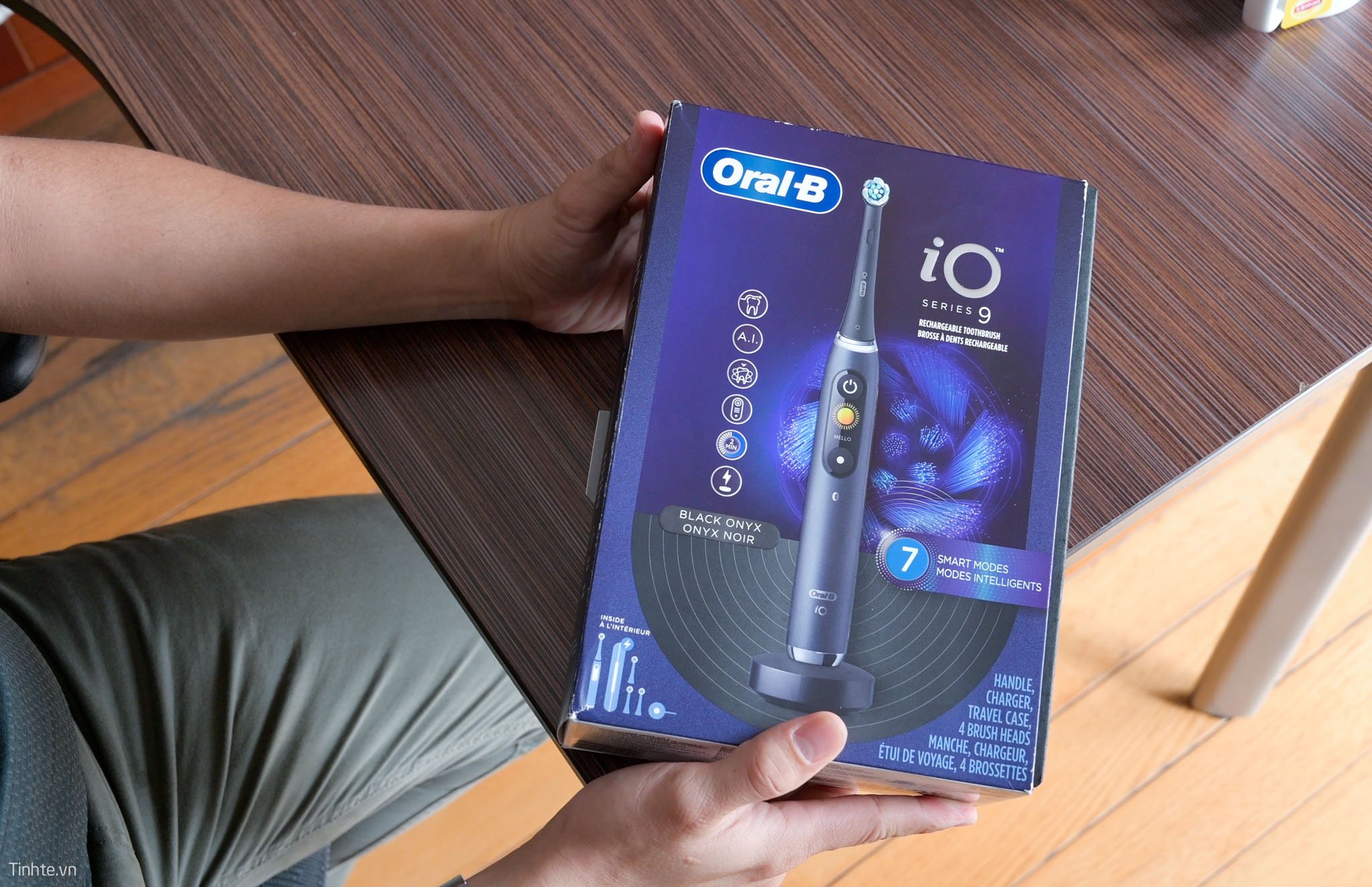 Trên tay Oral-B iO Series 9 - Bàn chải điện cao cấp nhất của Oral-B giá 8 triệu Trên tay Oral-B iO Series 9 - Bàn chải điện cao cấp nhất của Oral-B giá 8 triệu