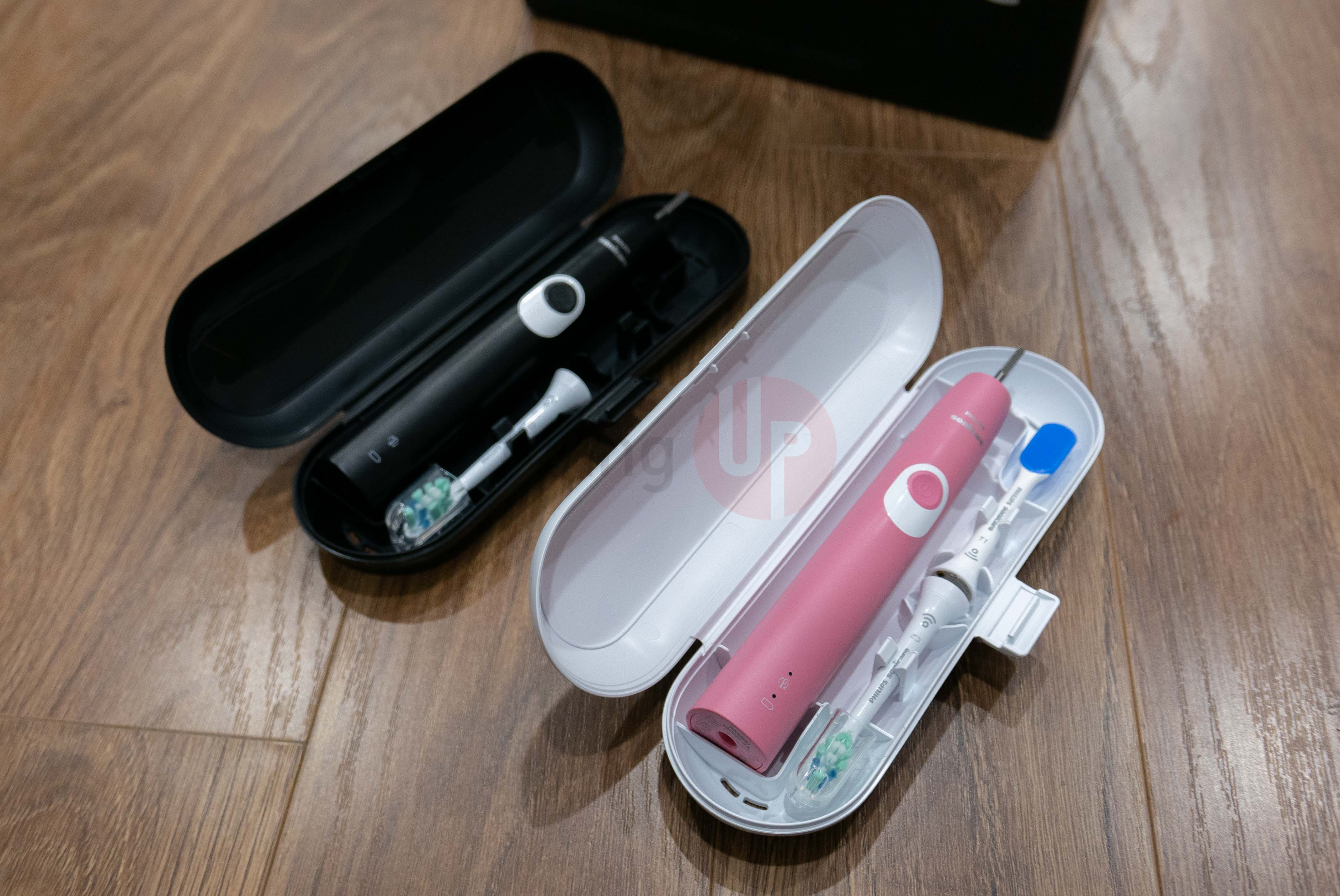 Mở hộp set đôi bàn chải điện Philips Sonicare 4300 (Đen/Hồng) Mở hộp set đôi bàn chải điện Philips Sonicare 4300 (Đen/Hồng)