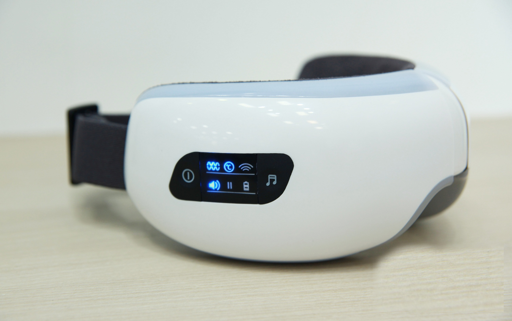 Tổng quan về máy massage mắt Panasonic