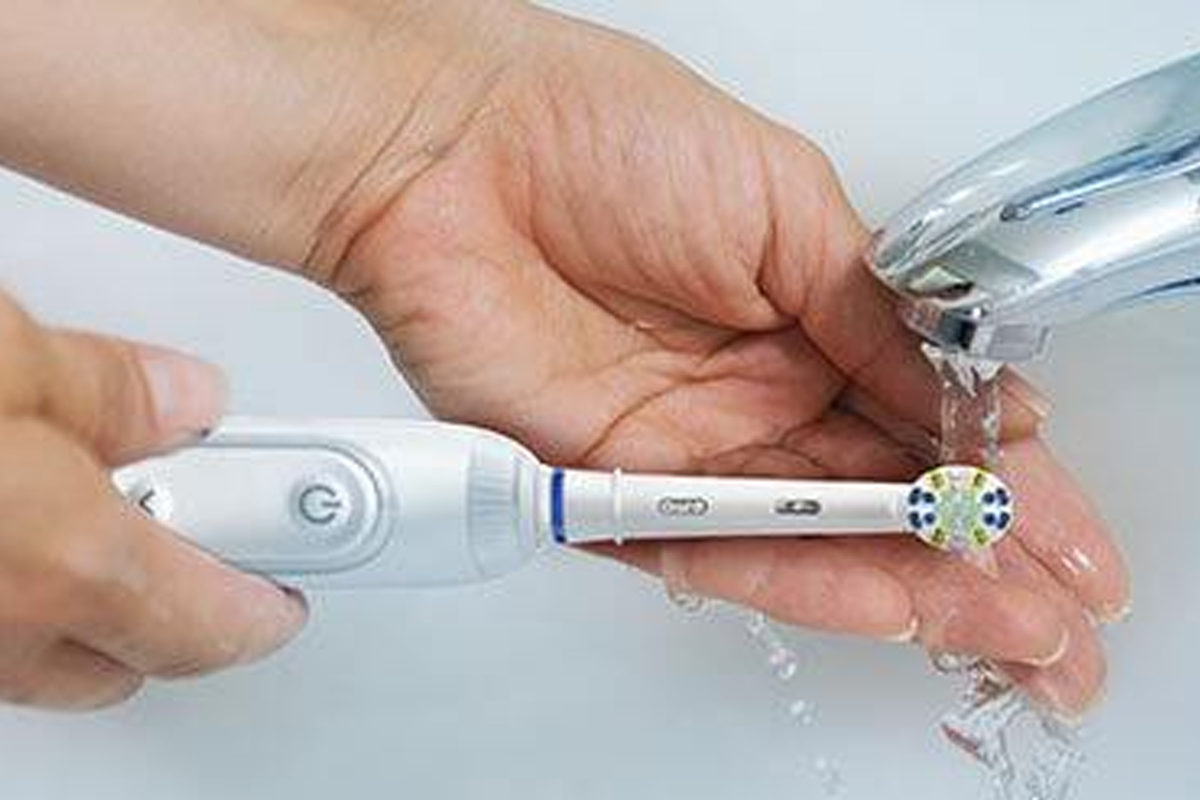 bàn chải điện bị mốc