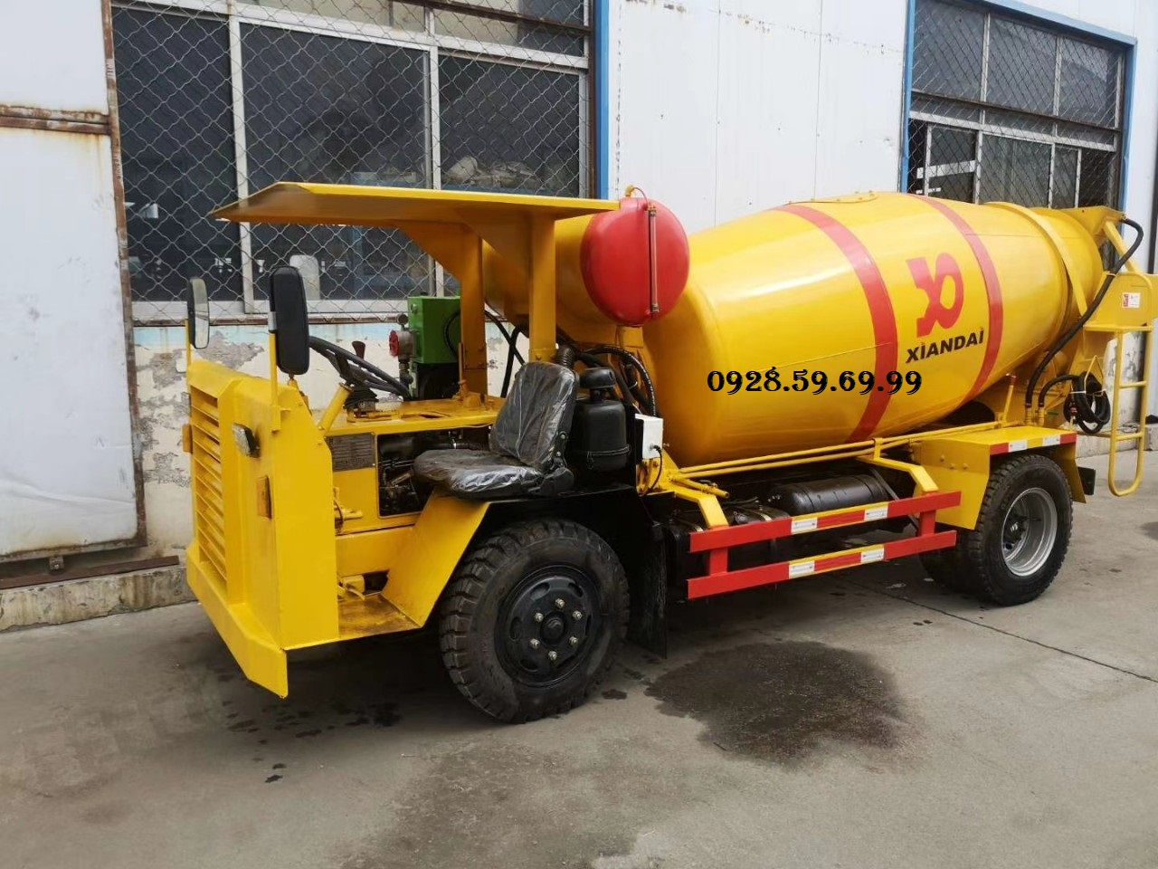 XE TRỘN BÊ TÔNG CHUYÊN DỤNG CHẠY HẦM LÒ