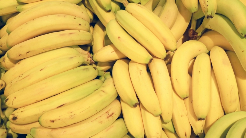 Chế phẩm EM chuối làm từ chuối, EM gốc, mật rỉ đường và nước sạch