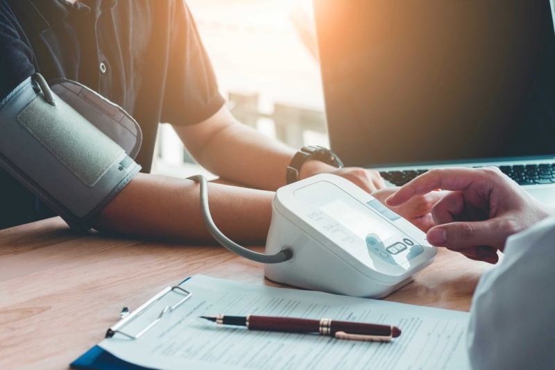 máy đo huyết áp điện tử