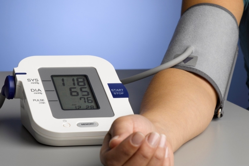 máy đo huyết áp điện tử