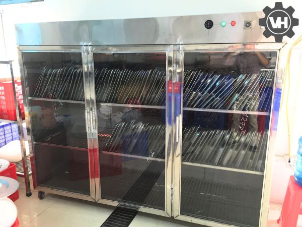 Tủ sấy bát đĩa, khay ăn công nghiệp tại khu bếp của nhà máy bao bì GOLDSUN - Bắc Ninh