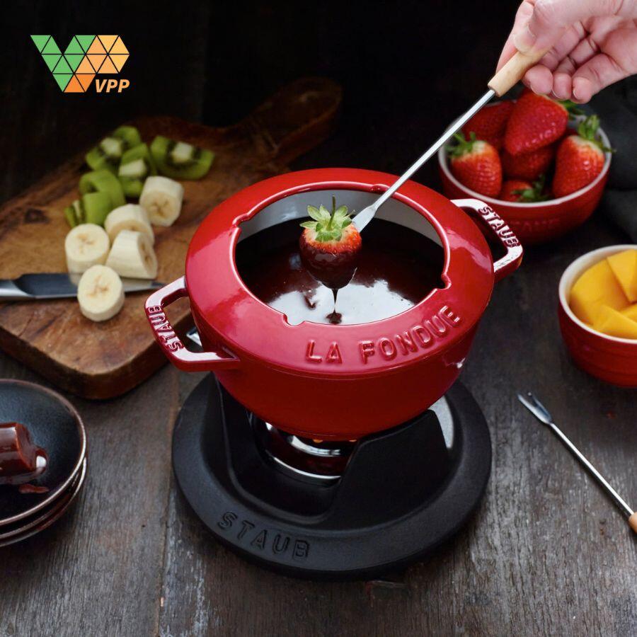 Lưu ý vệ sinh và sử dụng Bộ Fondue STAUB màu đỏ cherry