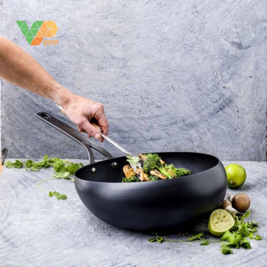 Lưu ý vệ sinh và sử dụng Chảo Wok thép Carbon sâu lòng BK 30cm
