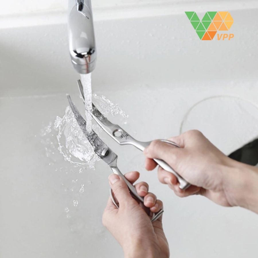 Lưu ý vệ sinh và sử dụng Kéo nhà bếp lưỡi cong KAI Nhật Bản Seki Magoroku