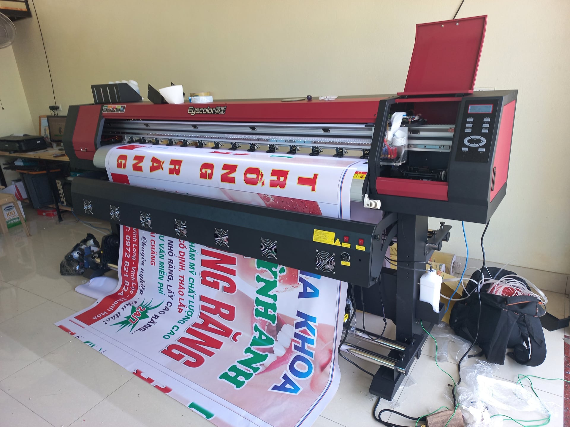 máy in decal nhựa đến từ hãng Eyecolor