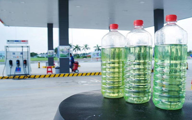 Cách tẩy mực in chuyển nhiệt trên áo bằng xăng và xà phòng