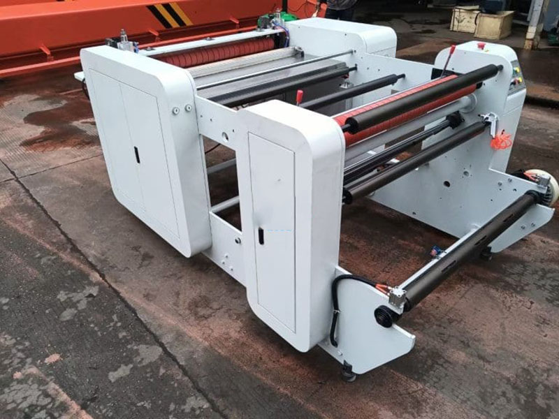 Máy cắt decal dạng cuộn