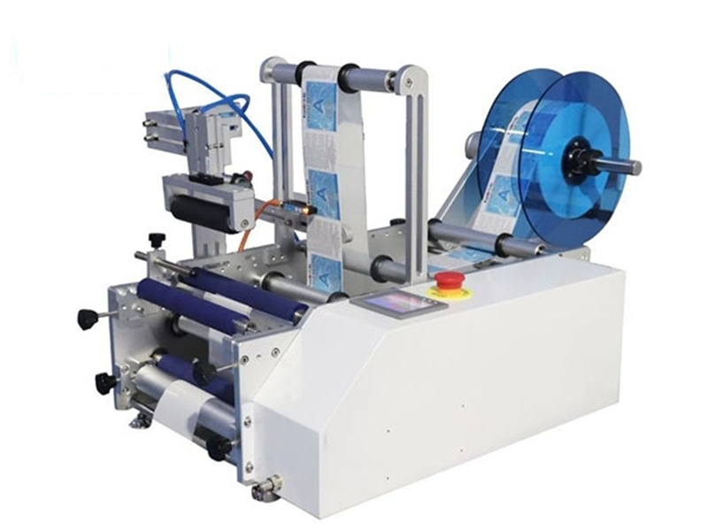 Máy dán decal cuộn được sử dụng rộng rãi nhờ những lợi ích nổi bật mà nó mang lại