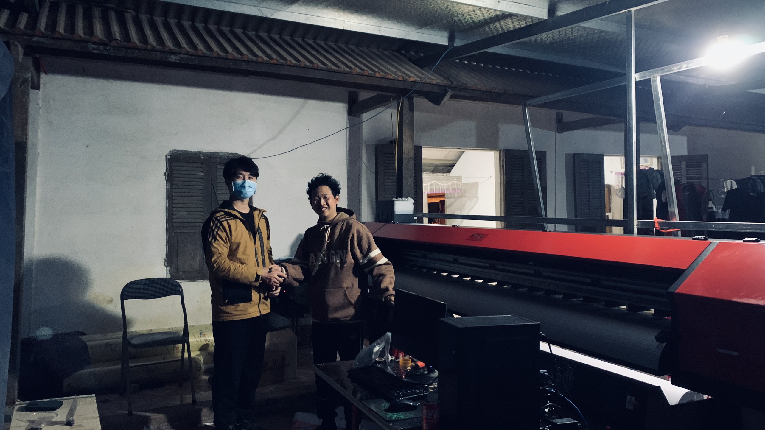 Bàn giao máy in khổ lớn 2m5 đầu in i3200 cho khách hàng a Sơn - Na Nì, Bắc Kạn