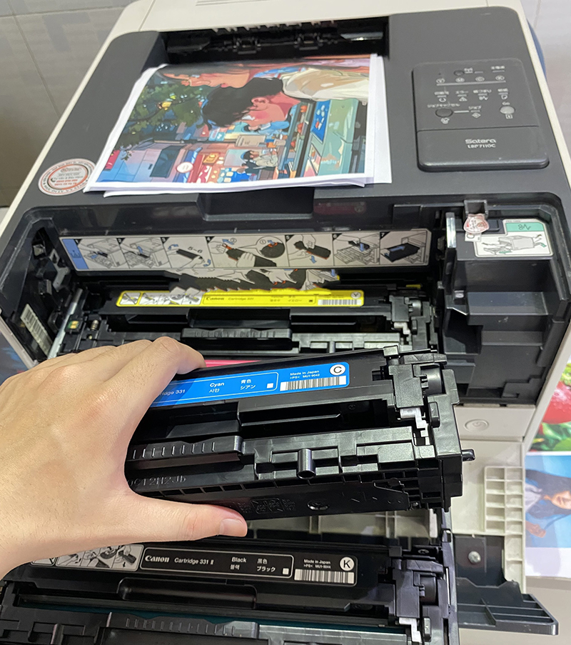 Nên chọn mực in chính hãng cho máy in decal