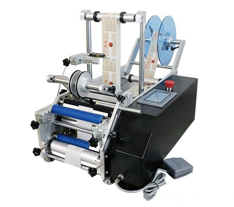 Khi chọn máy dán decal cuộn, bạn cần xem xét nhiều yếu tố để đảm bảo thiết bị phù hợp với nhu cầu