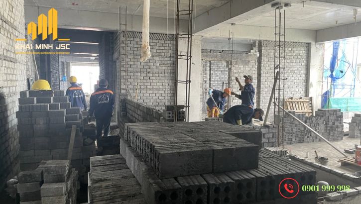 Thợ thi công xây dựng phần thô nhà phố